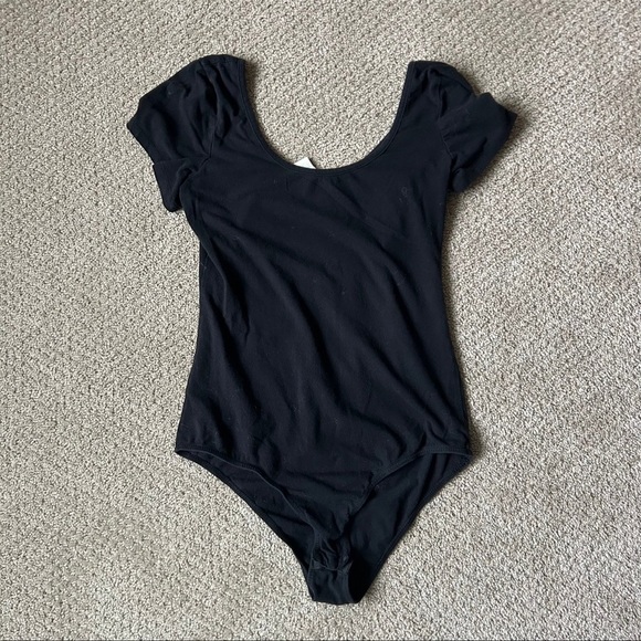 Women’s Bozzola Black Short Sleeve Snap Bodysuit: Large - Picture 2 of 5